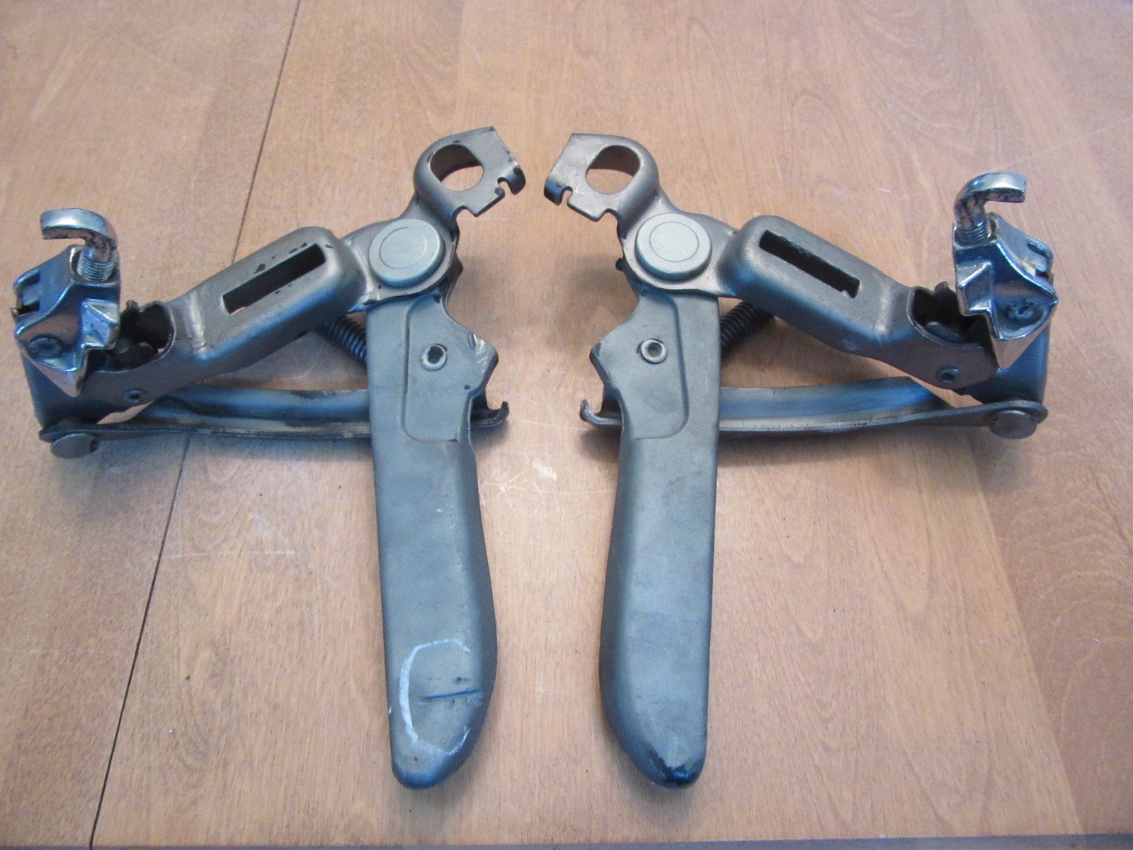 1971 -1976 GM A body convertible latches full size cars