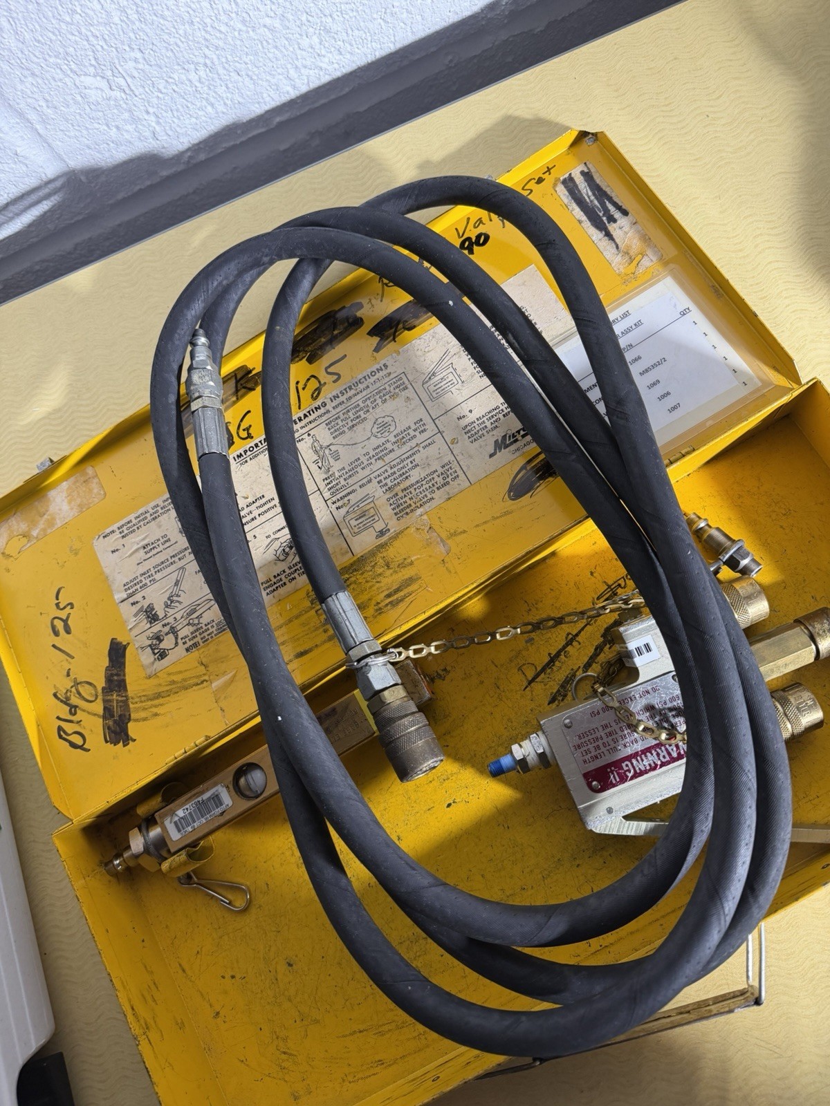 Milton 1065 Inflator Kit Military M85352/1 81349 aviation pressure gauge