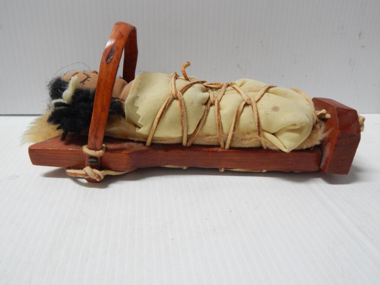VINTAGE NAVAJO TOY / DOLL SIZED CRADLEBOARD W/ DOLL - NICE COND - XLNT GIFT