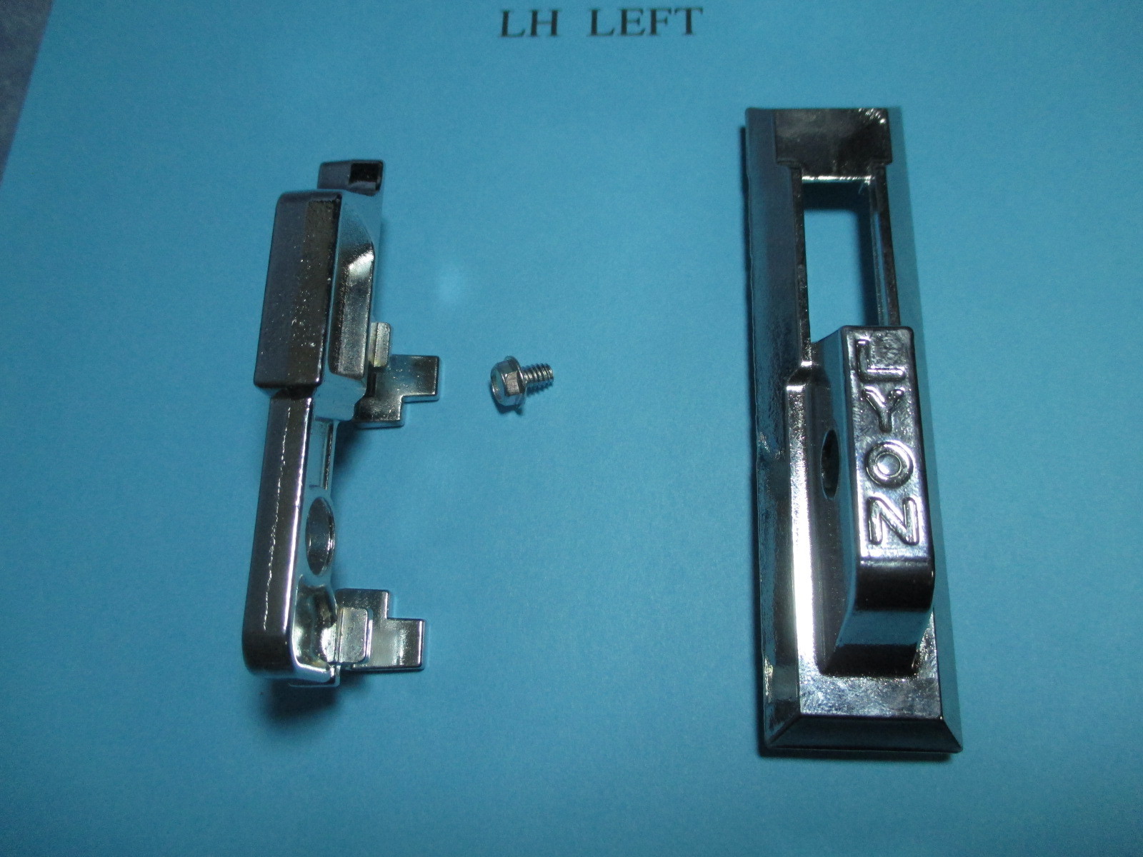 LYON LOCKER HANDLE ASSEMBLY LH LEFT MADE IN USA NEW CASE LIFT & SCREW 1981 +