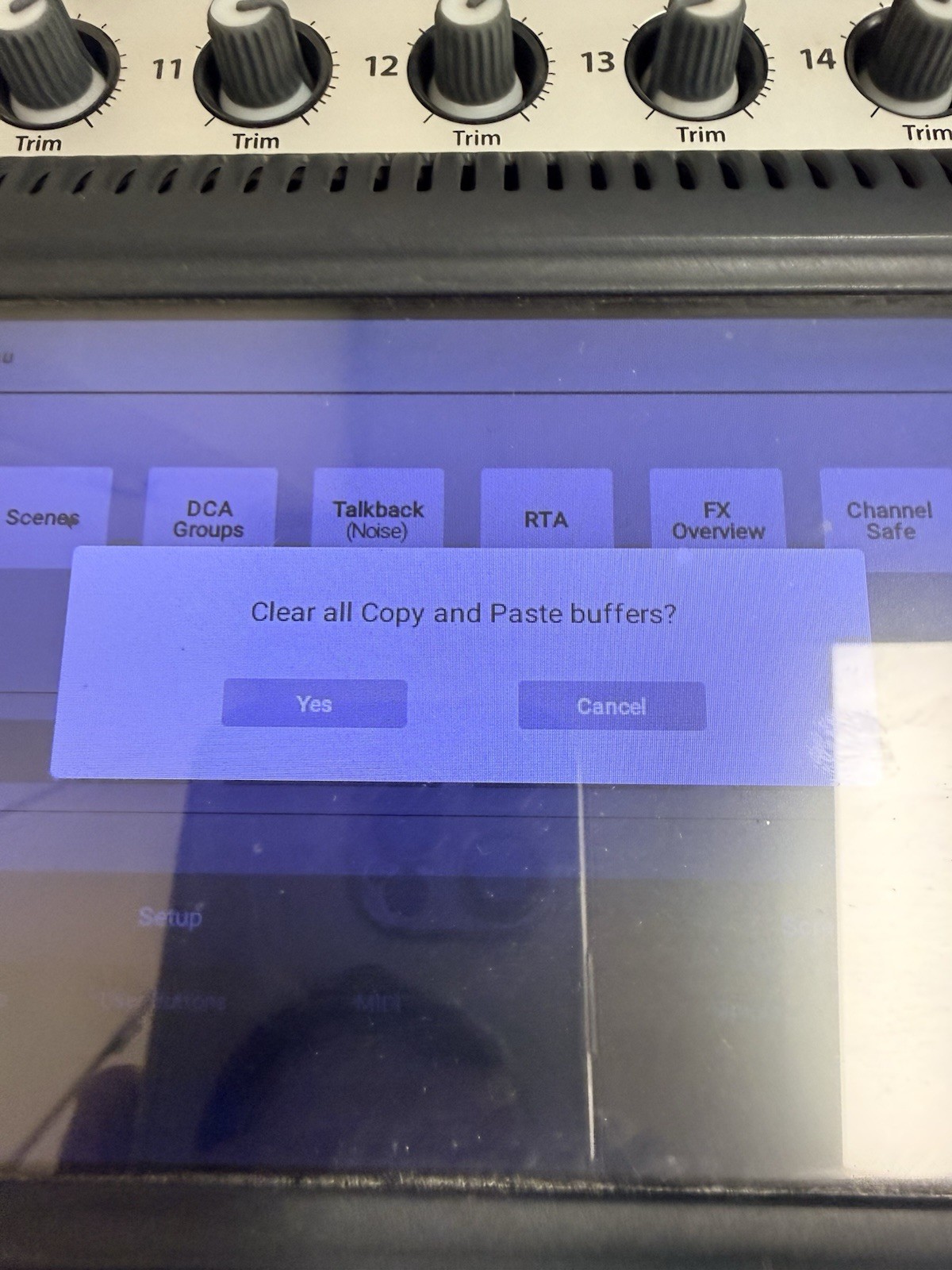 QSC TouchMix-16 Touch Screen Compact Digital Mixer PSU & Case READ DESCRIPTION