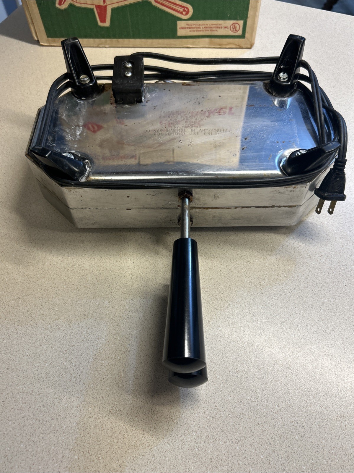 Dolce Automatic Electric Pizzelle Baker Maker Model 300-EP BOX & RECIPE Book