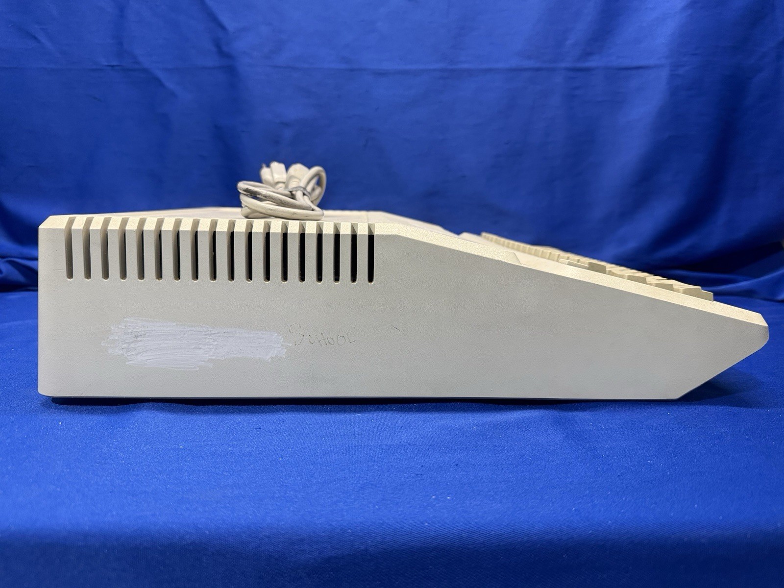 Apple IIe Vintage Computer A2S2128 80COL 64K RAM Expansion Powers On -No Monitor