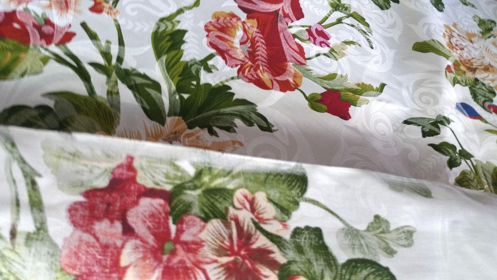 VICTORIAN CHINTZ PRINT FLORAL DAMASK IVORY POLY COTTON FABRIC 60" By the Yard