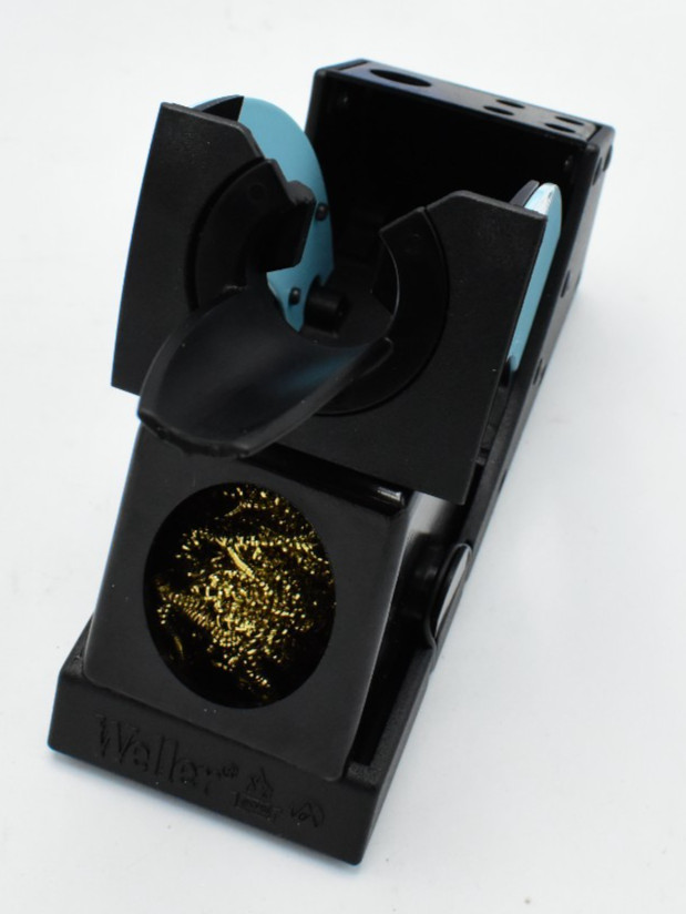 Weller WXD2010 2-Channel Desoldering Station with WXDP120 Iron + WDH70 Stand