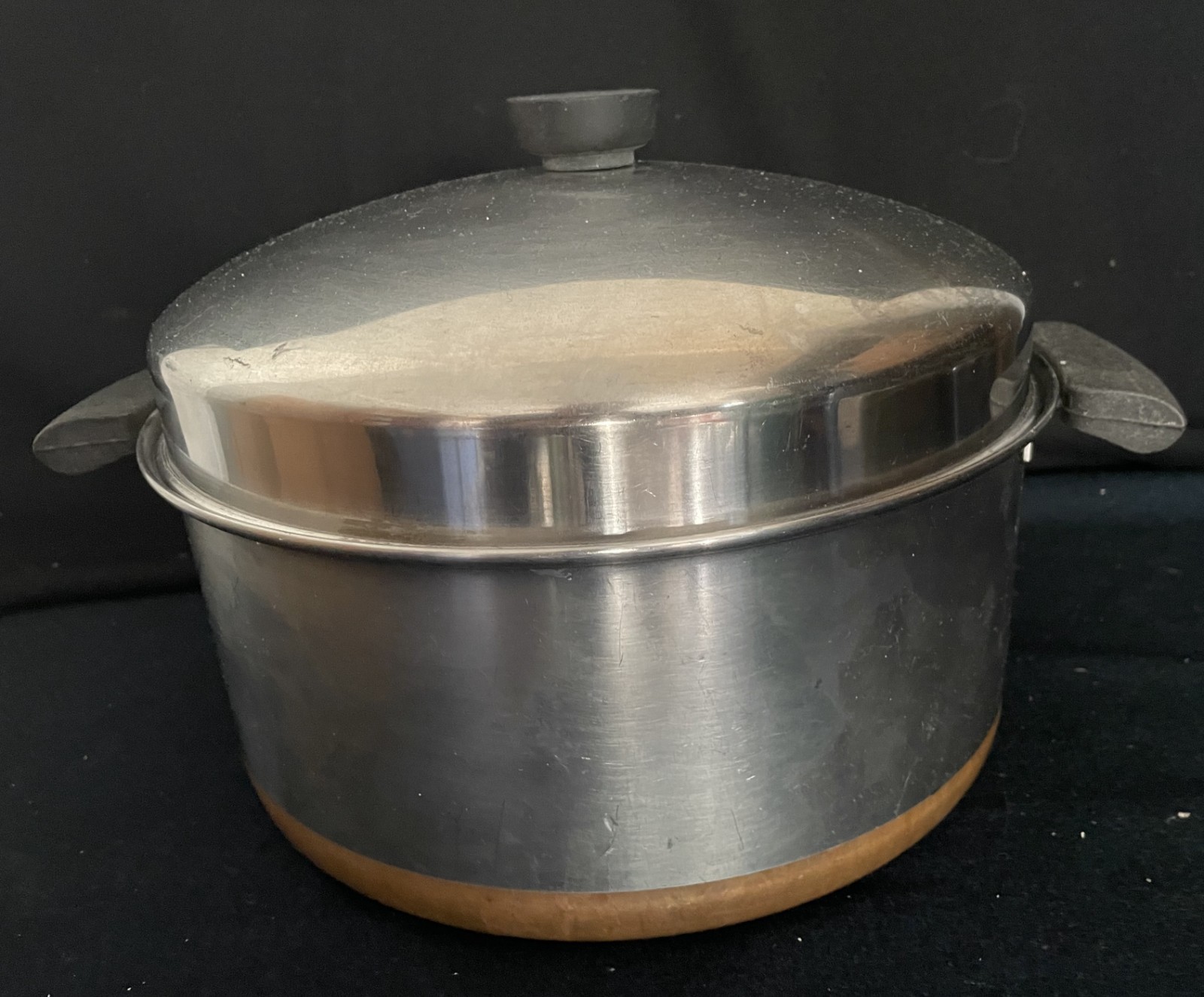VINTAGE 1960'S REVERE WARE 6 QUART STOCK POT WITH RAISED LID & OLD MARK