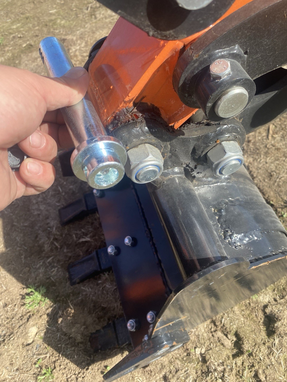 25 Mm Pins For One Ton China Excavator Greasable Bucket Thumb