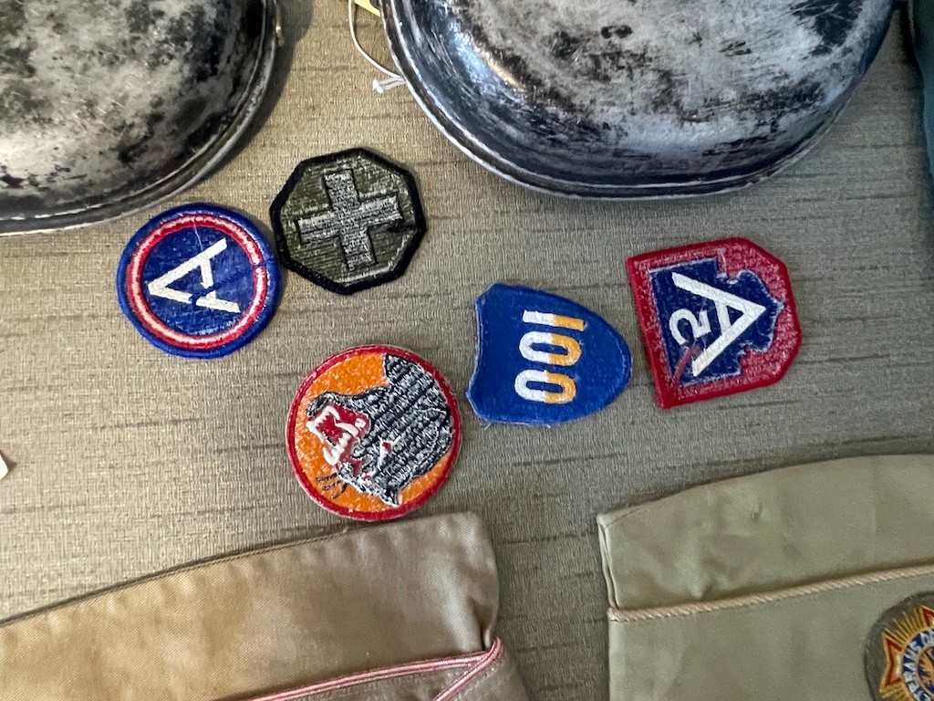 Vintage US Military Mess Kit 1945 WW2 WW1 Kits Patches WW2 Hats Caps Gloves LOT