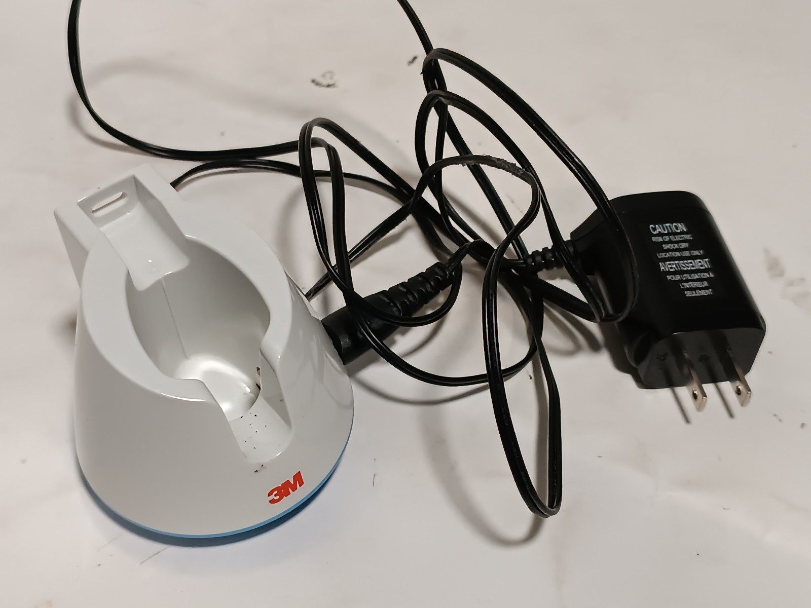 3M Healthcare 9681 rechargeable surgical handheld clipper with charging stand