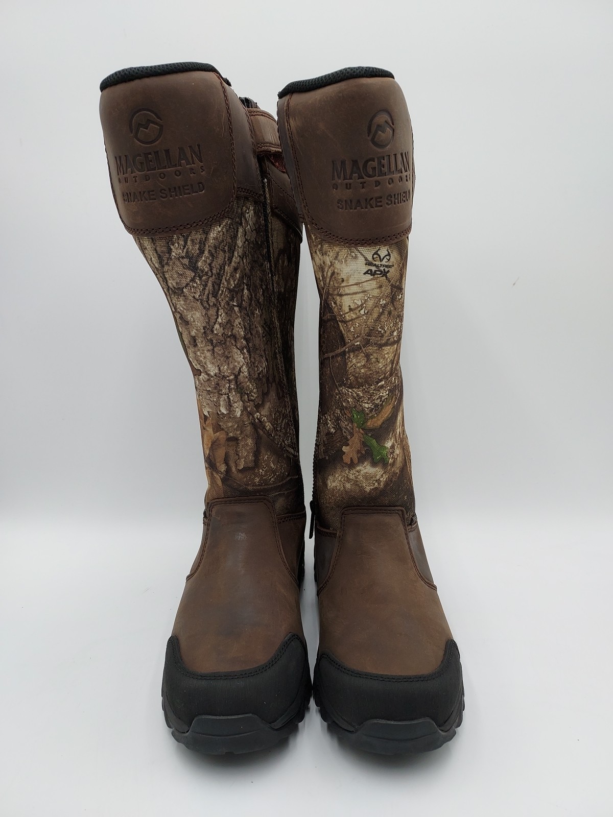 Magellan Outdoors Men's Sz 7D Snake Shield Armor 3.0 Realtree Edge APX  (K4-D5)