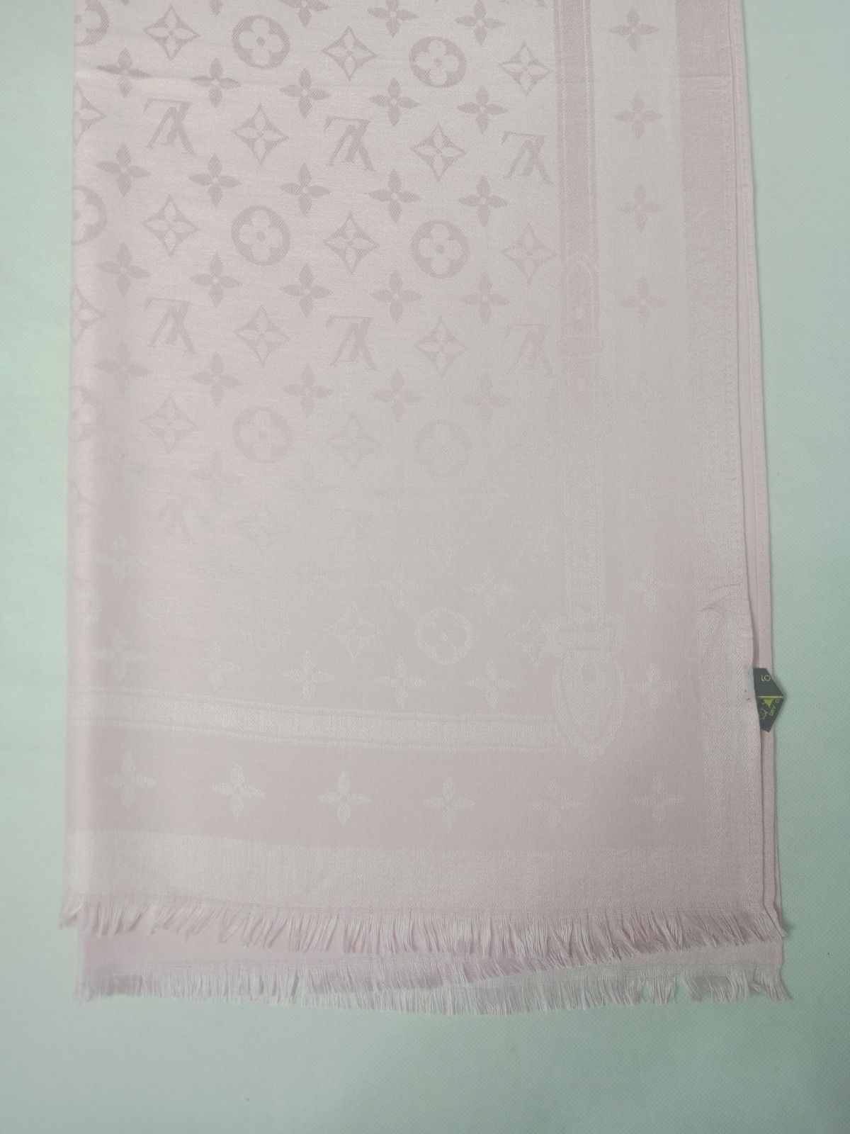 Authentic Louis Vuitton Wrap Stole Shawl 65% Cashmere 35% Silk Light Pink Used