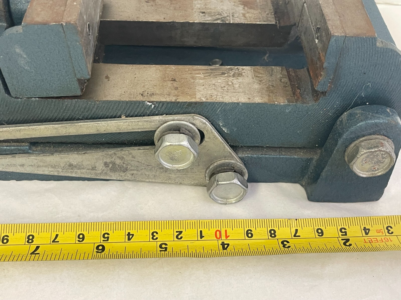 Value Collection 3-5/16" Jaw Opening Cap. x 1-1/4" Throat Depth Angle Drive Vise