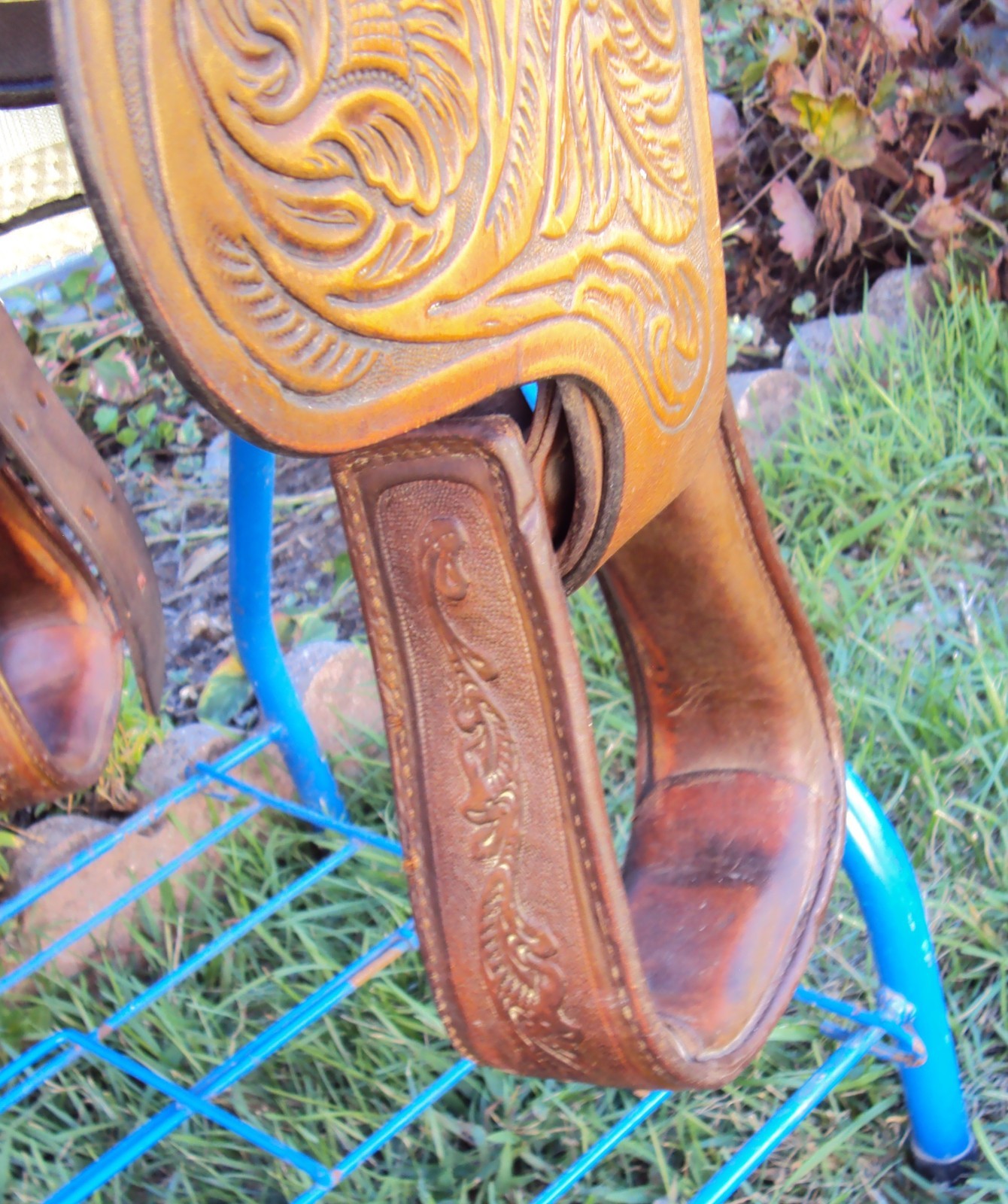 SIMCO Western Show / Parade Saddle- 15" -SILVER HEARTS- Tooled Design -STUNNING!