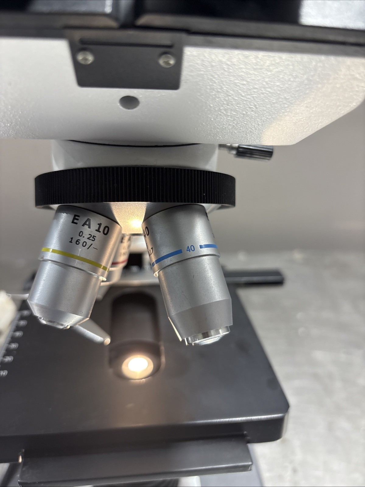 Fisher Scientific Microscope W/4 Objective Lenses EA 10 40 100 4 160/0.17 1.25