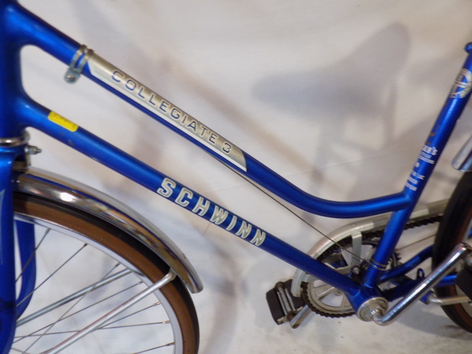 1980 SCHWINN COLLEGIATE LADIES 3-SPEED ROAD CRUISER BIKE BREEZE HOLLYWOOD RACER