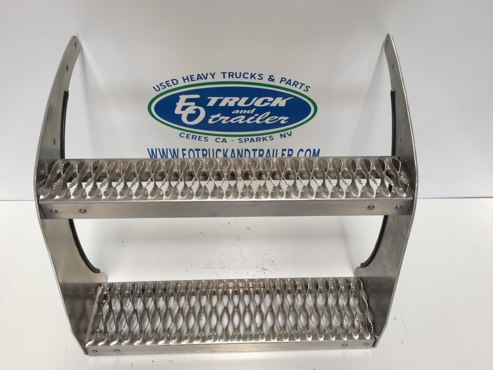 Peterbilt 26" Fuel Tank Steps - Complete Kit, Fits All Models