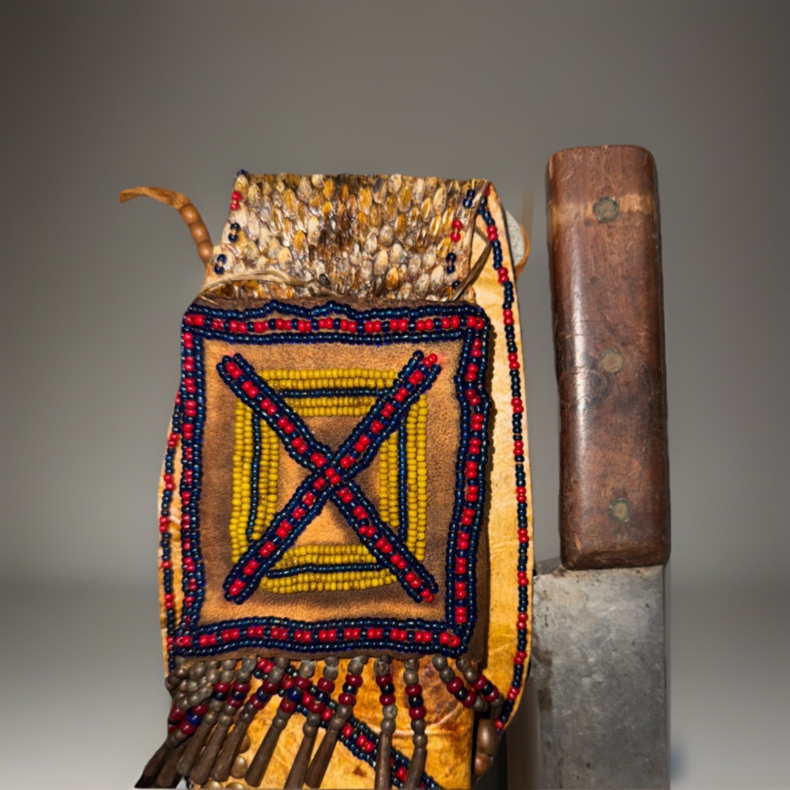 Vintage Native American Indian Leather Knife With Alligator Skin -pre-owned