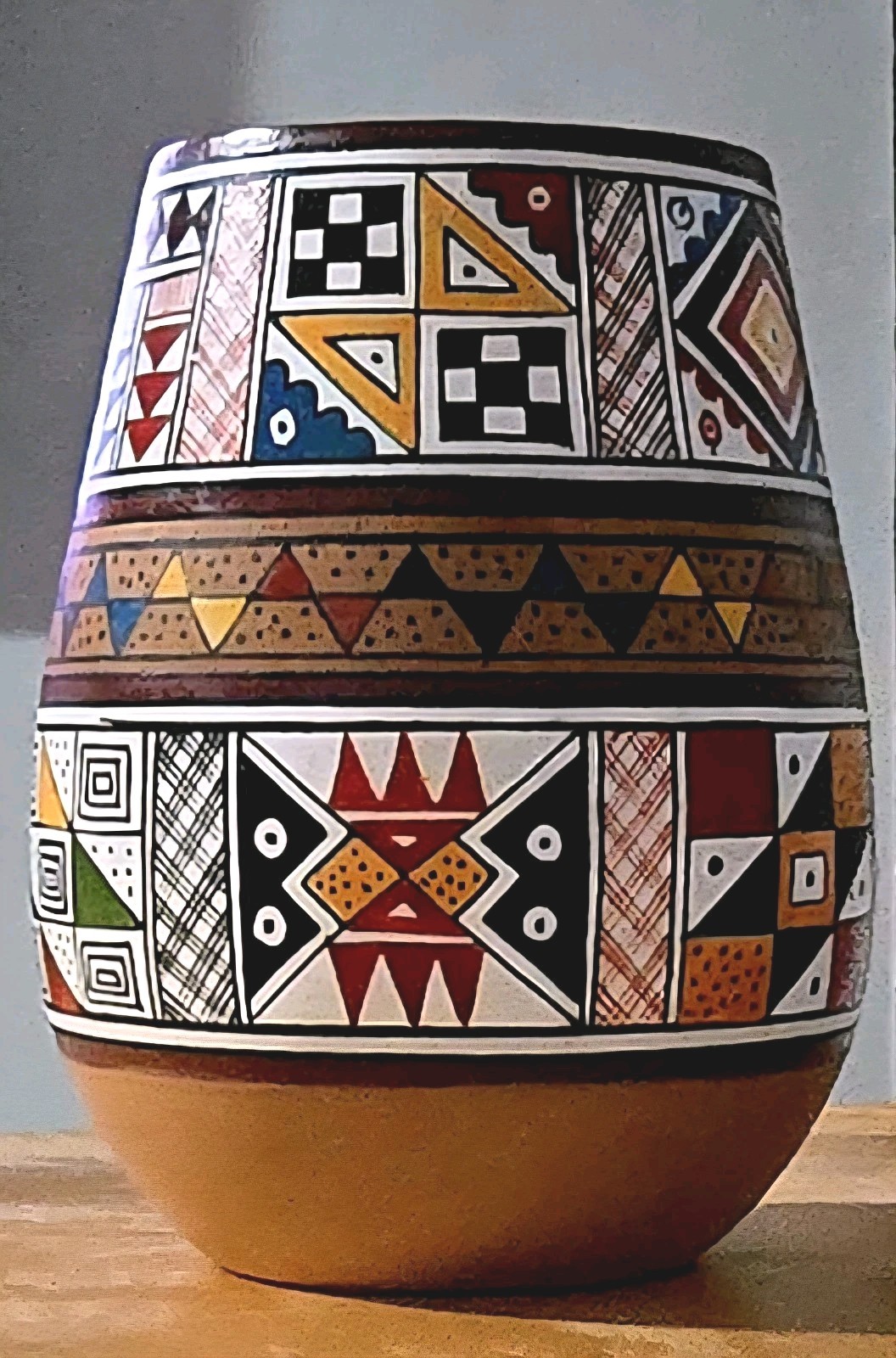 POTTERY "PERUVIAN" (QUERO) VTG HAND-PAINTED COLORFUL CEREMONY POTTERY 7" inch