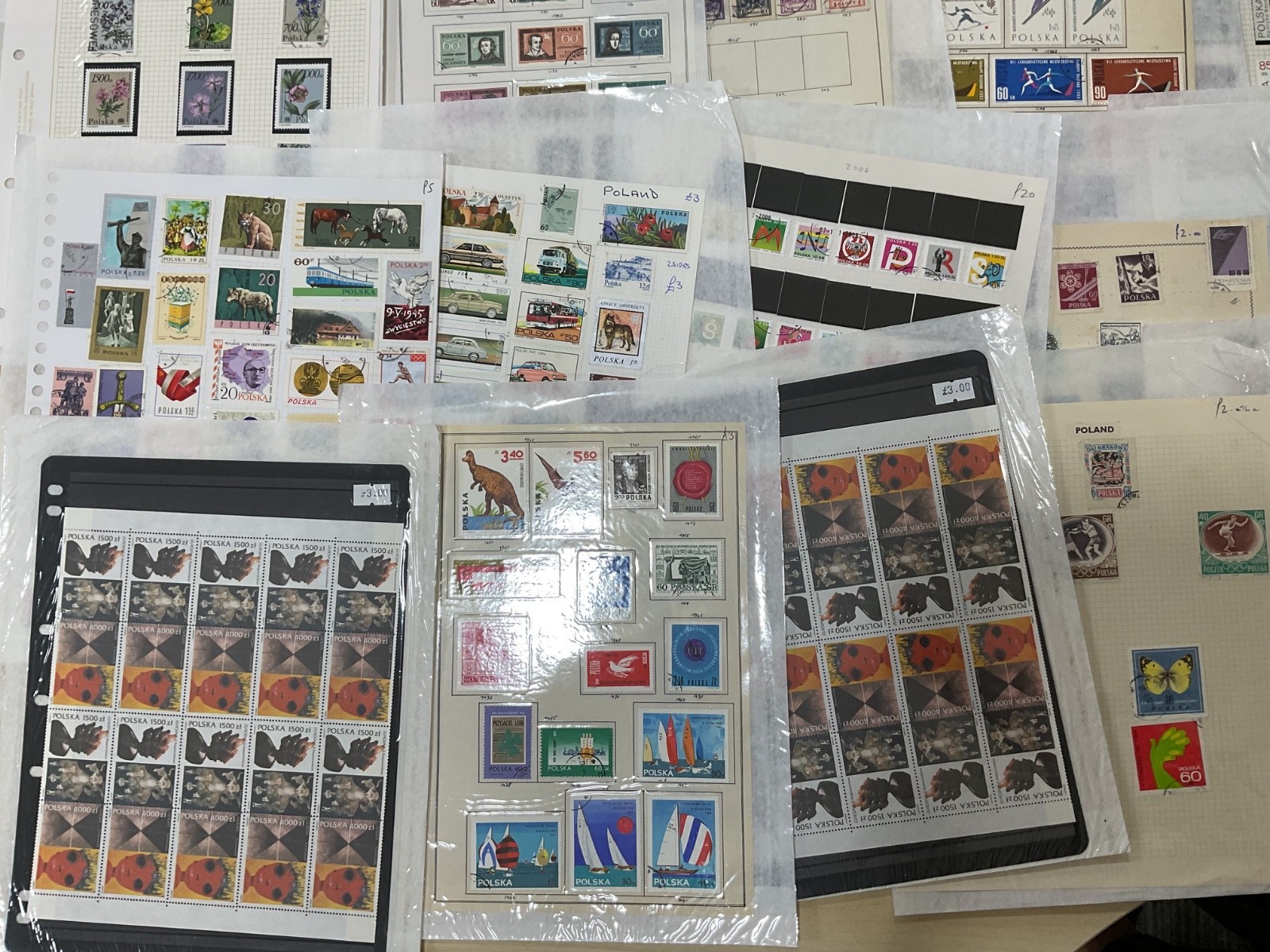 Poland stamps. Ex dealer leaves. Mint/Used. Vintage to modern. 1.8kg G101