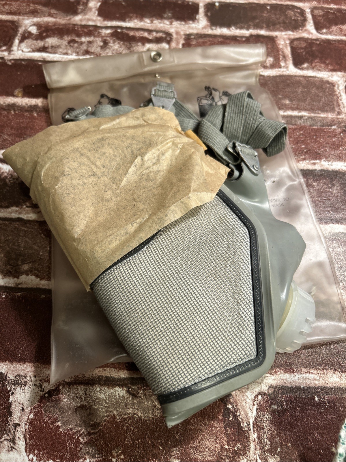 Vintage US Civilian CD V-805 M22 CBR Mask size 4 dated 1963 by D.T.