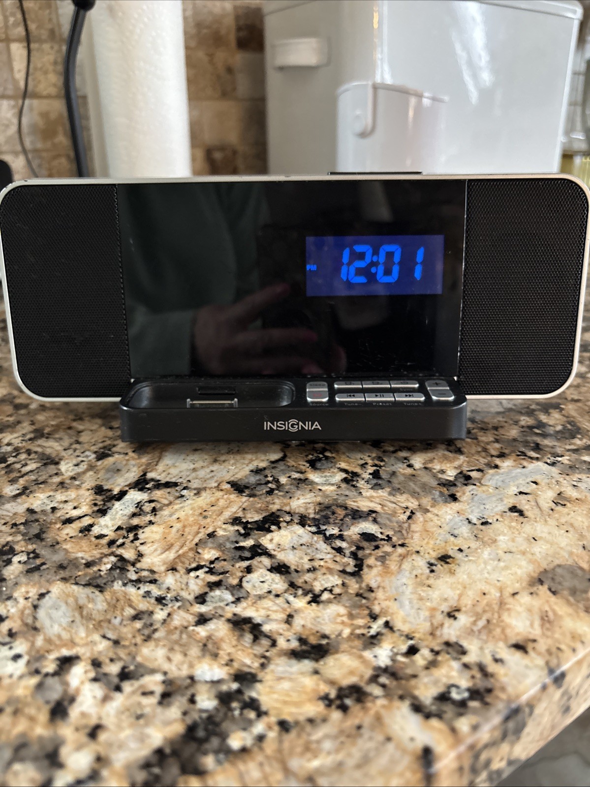 Insignia NS-CL01 AM/FM Digital Clock Radio-Rare Vintage-