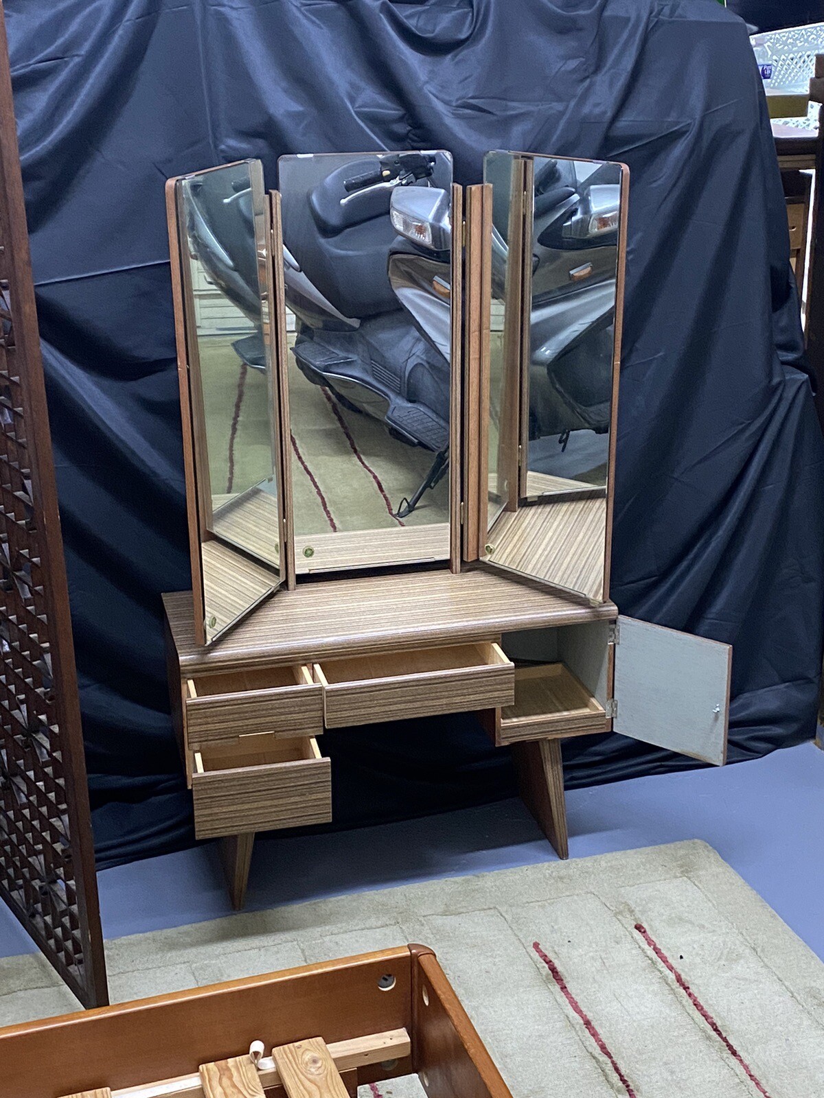 Vintage Japanese Women's Vanity Make Up