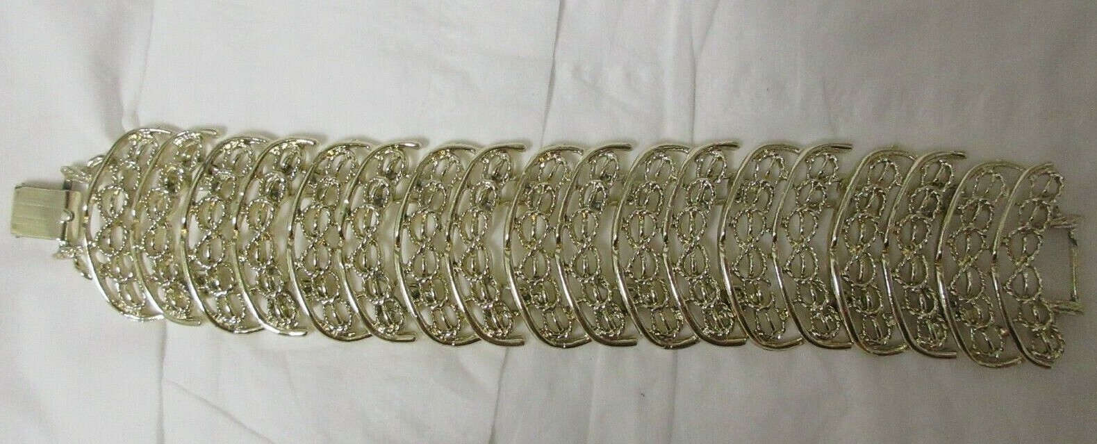Vintage Wide Open Work Gold Tone Link Bracelet 7 1/2"