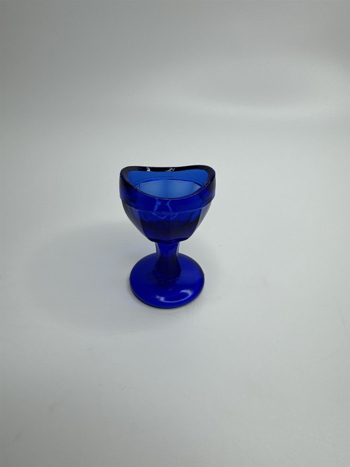Vtg "M" Mark Inside DIamond Cobalt Blue Glass Eye Bath Wash Rinse Medicine Cup