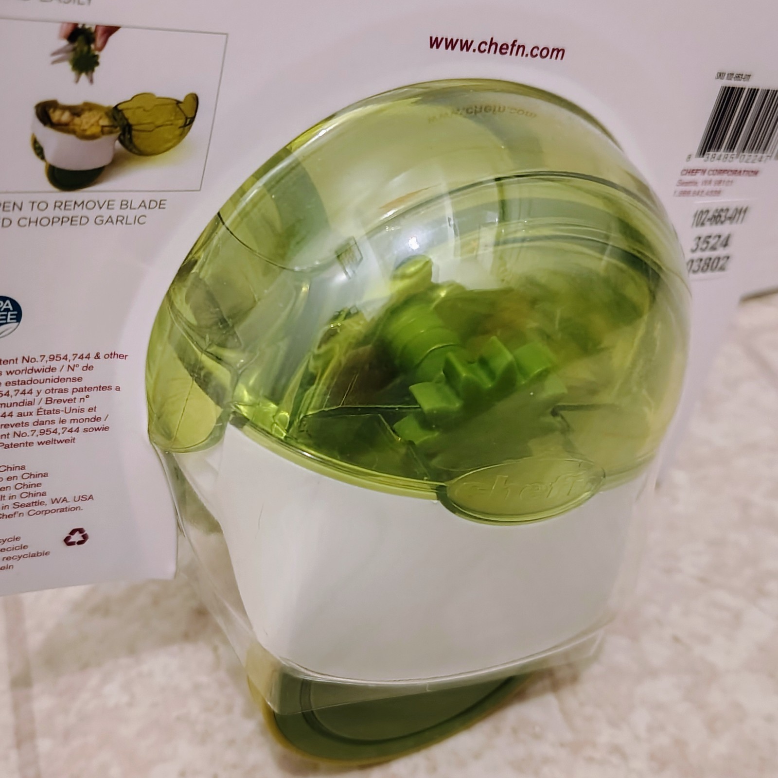 Chef’n GarlicZoom XL Garlic Chopper – Fresh Garlic Mincer – New in Package