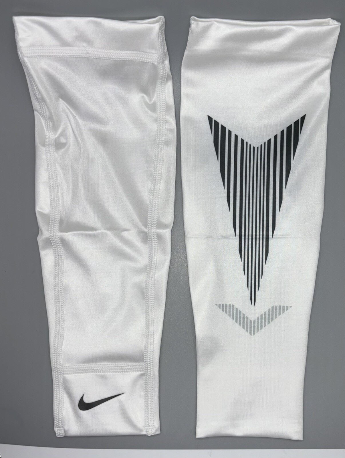Nike Oregon Ducks Track PE Women’s Medium White Calf Leg Sleeves X’s 2 BRAND NEW