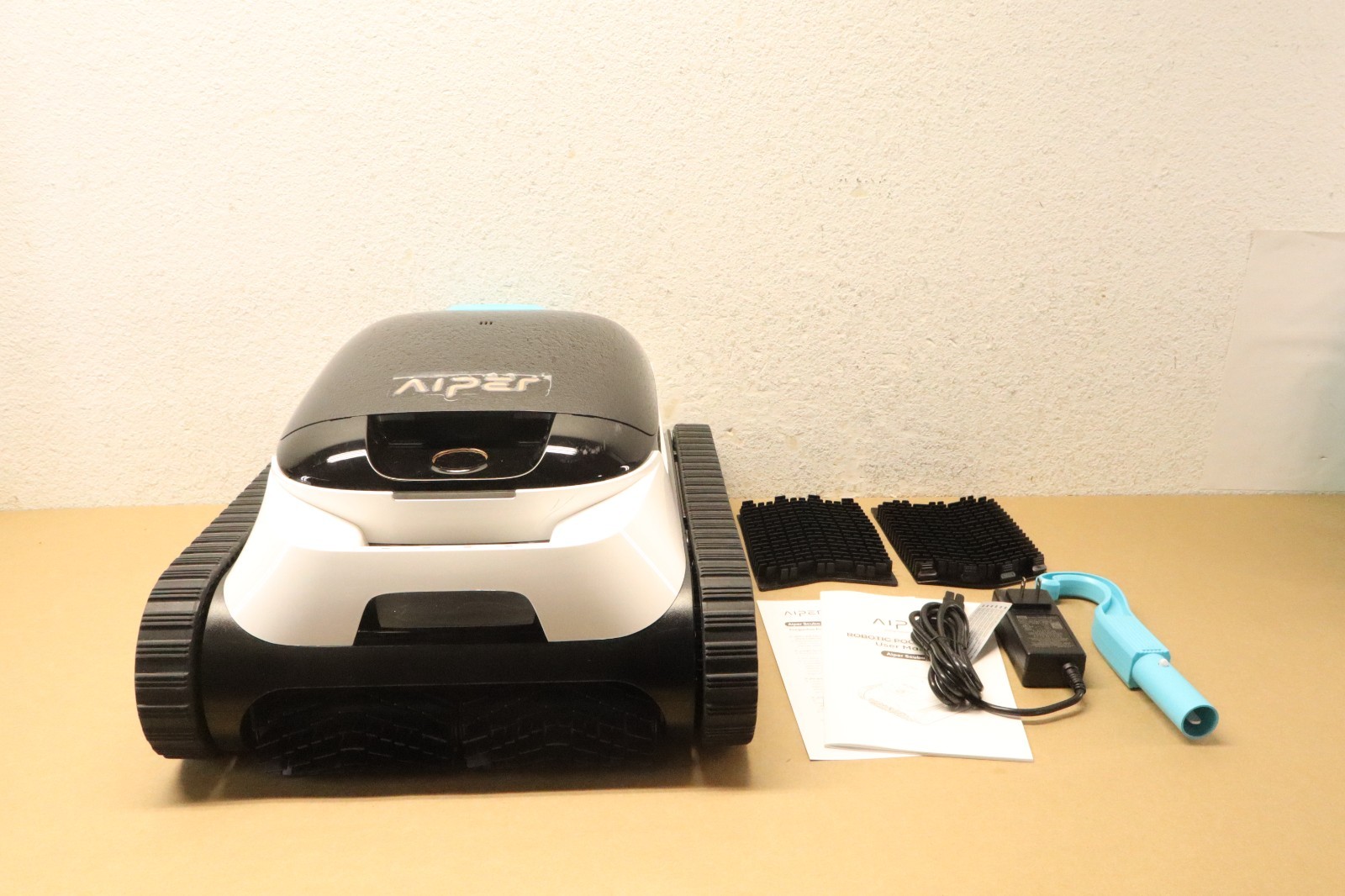 AIPER Scuba N1 Robotic Pool Vacuum Cleaner, Cordless, 2 Extra Brushes