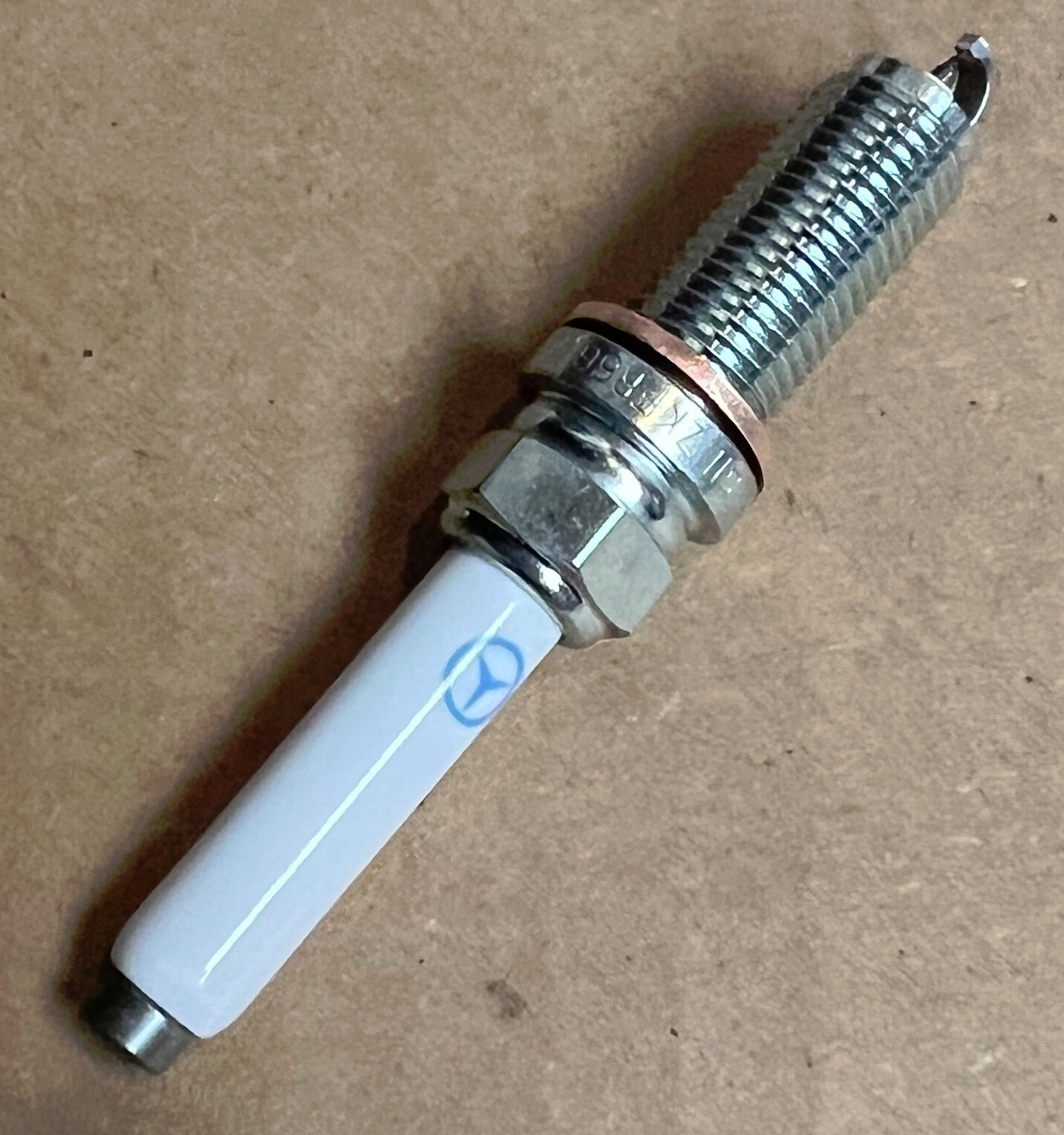 New Genuine OEM Mercedes A 270 159 06 00 - Set of 6 Spark Plugs ** SHIPS FREE