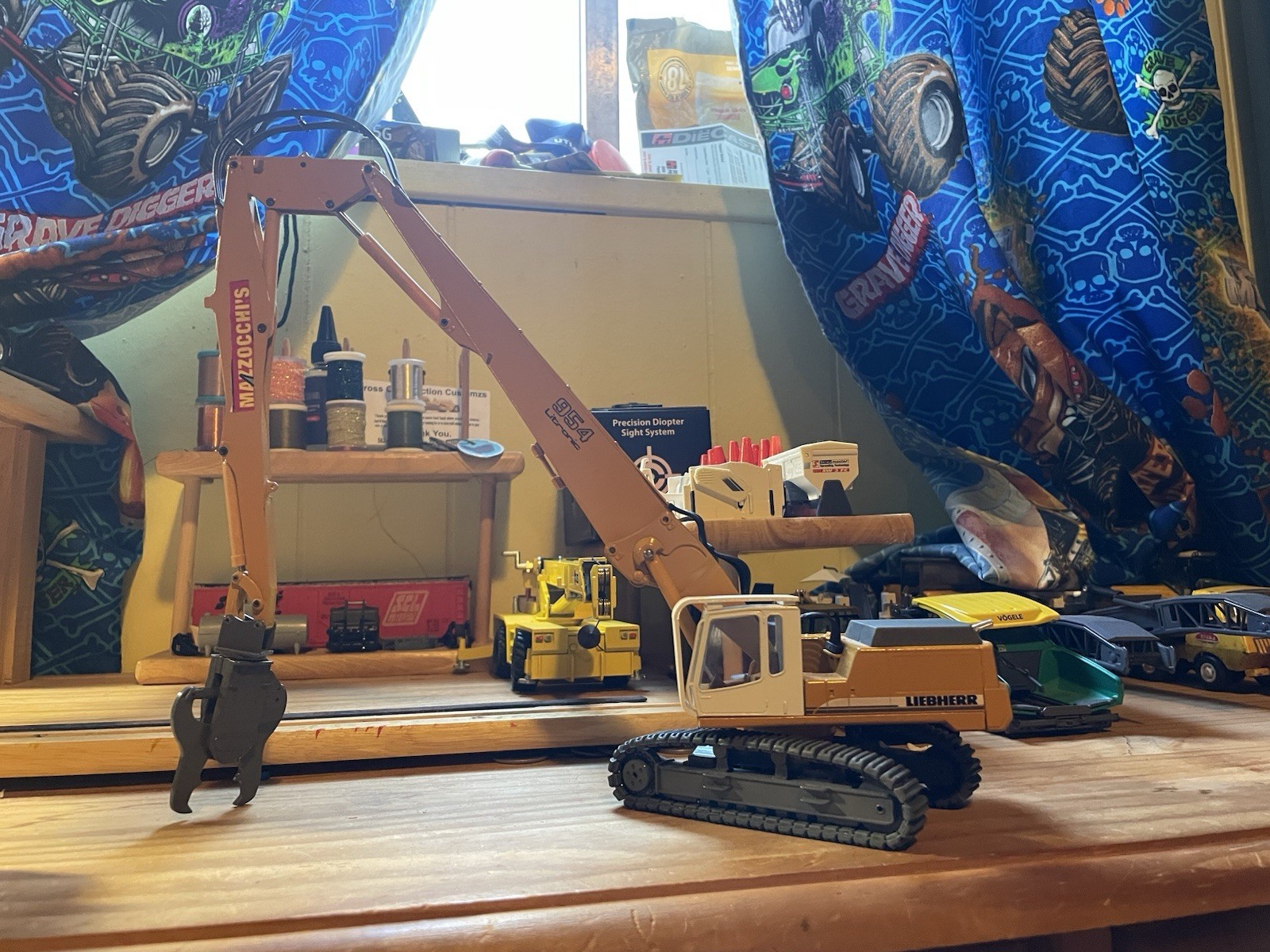 Liebherr 954 Excavator Diecast Model by Conrad