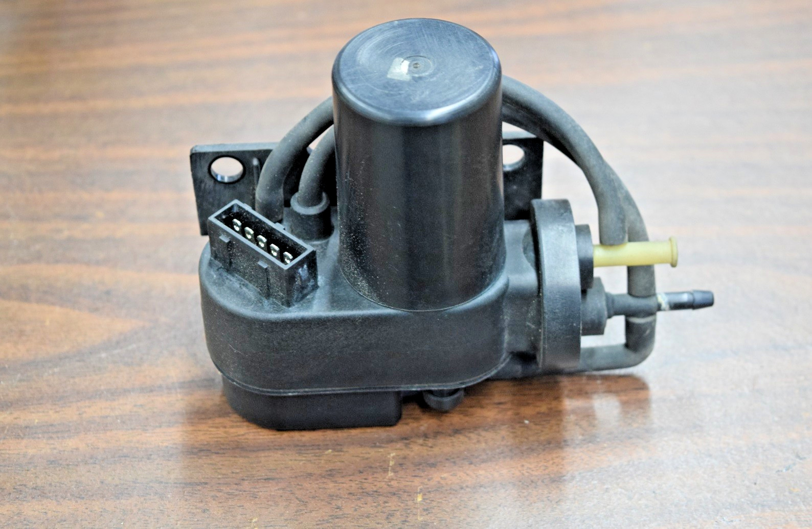 Land Rover Discovery 2 1999-2004 OEM Cruise Control Vacuum Pump  SCC100030L