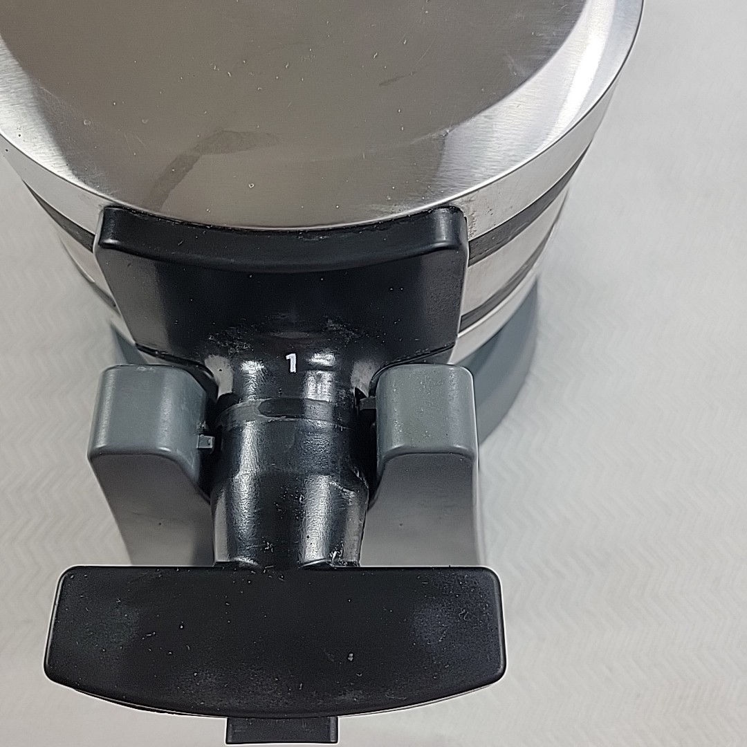 CRUX Double Rotating Belgian Waffle Maker GH-6200A Nonstick Stainless Dent Works