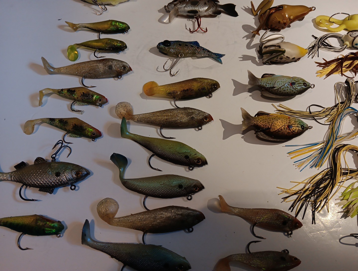 Lot of 43 Weedless & Rubber Lures Frogs, Turtle, Fish w/case