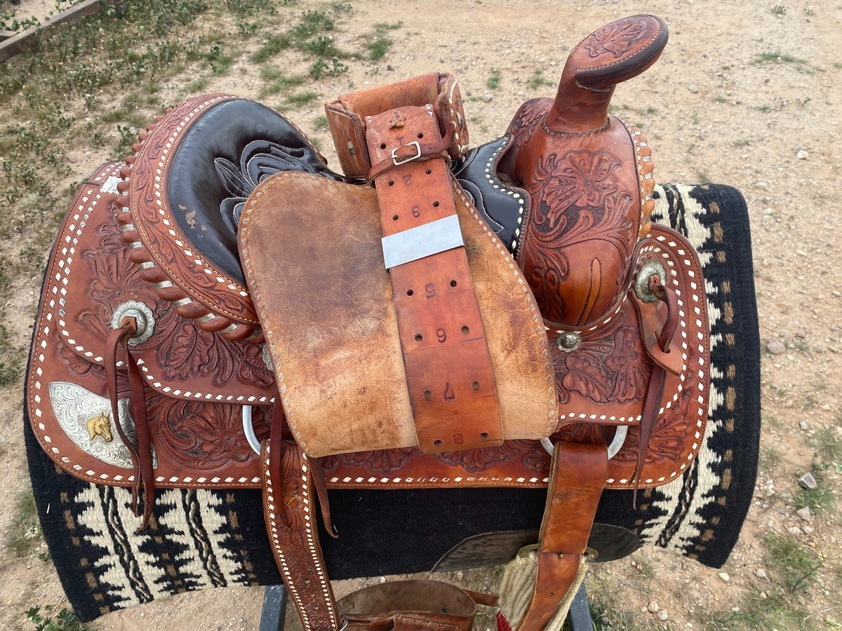 Old School Buck Stitched western saddle - Maker E Bacon Globe, AZ - TOP Quality!