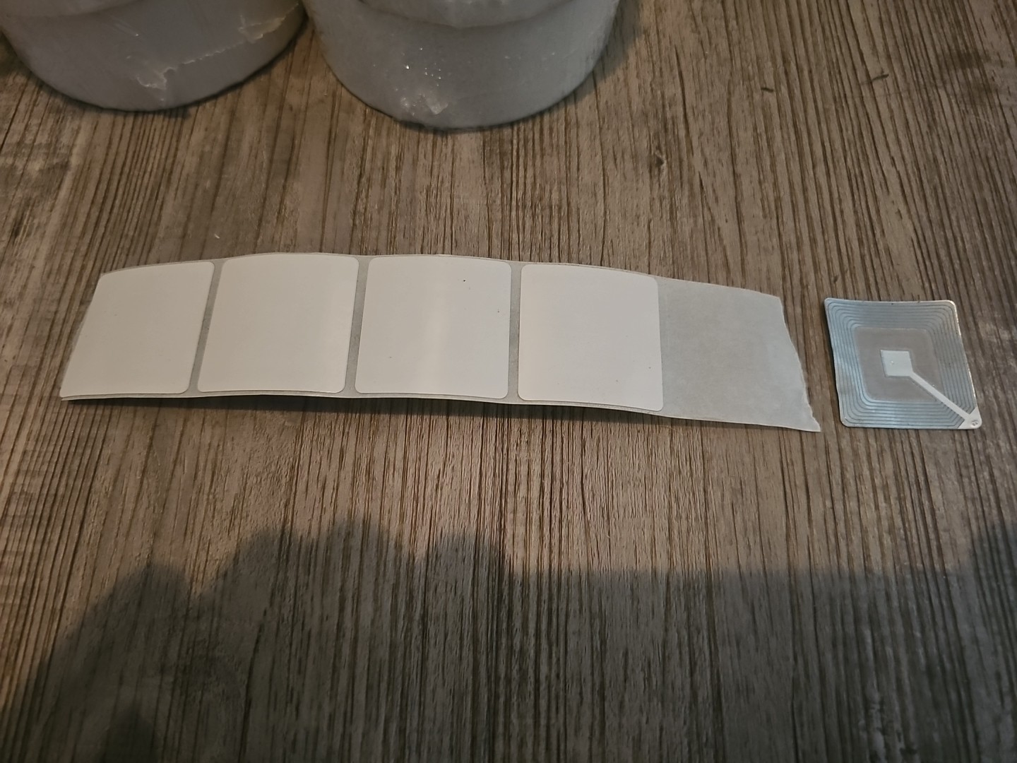 500 PAPER SECURITY STICKER 1.5X1.5 INCH RF 8.2MHZ BARCODE CHECKPOINT COMPATIBLE