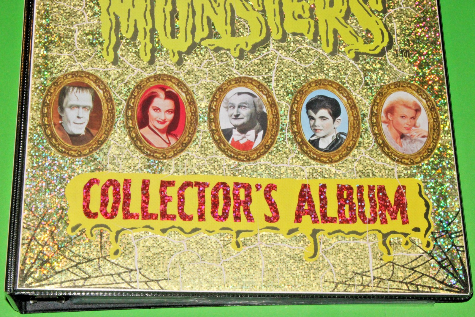 1997 THE MUNSTERS ALL NEW DELUXE TRADING CARD ORIGINAL BINDER TV SHOW NO CARDS