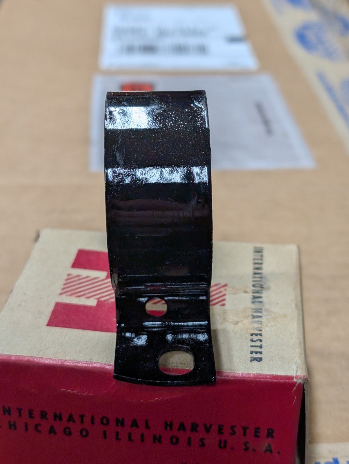 NOS IH International Harvester 353889R1 Coil Clamp In Original Box