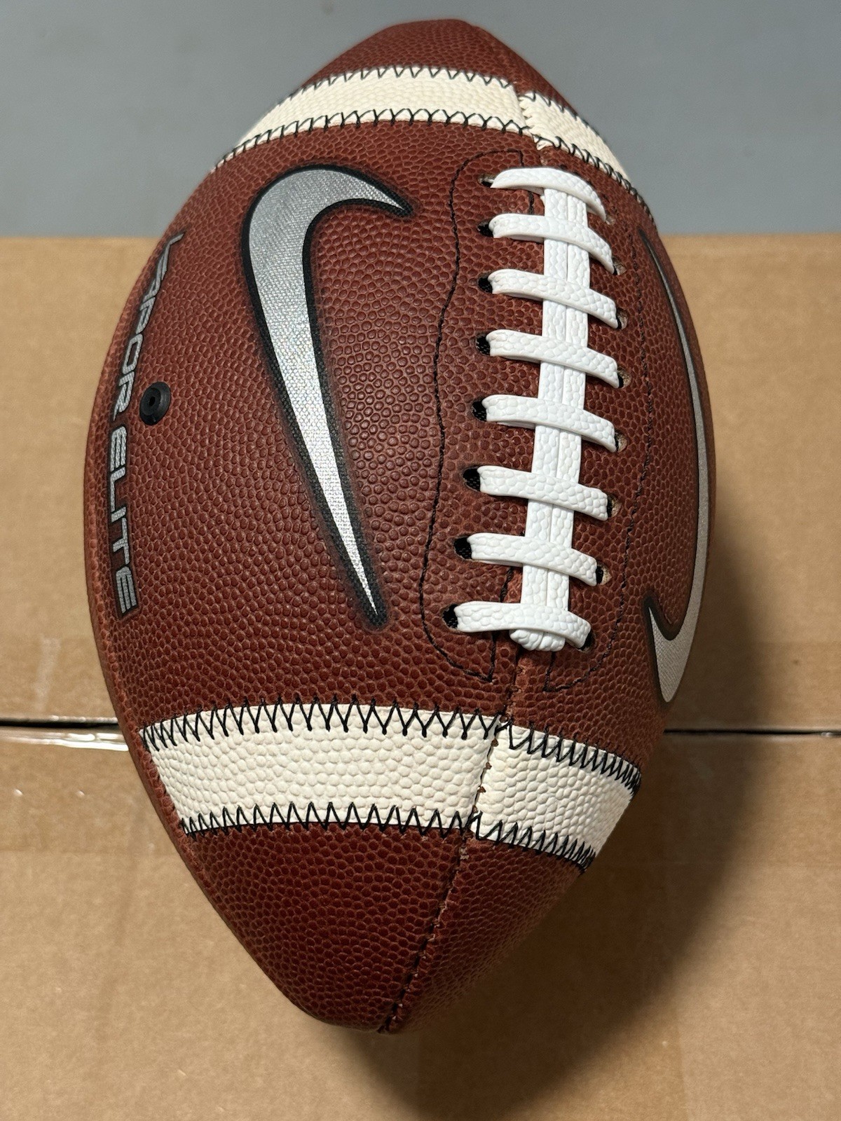 Nike Vapor Elite YOUTH Size Leather Football w/ White Pebble Lacing Brand New