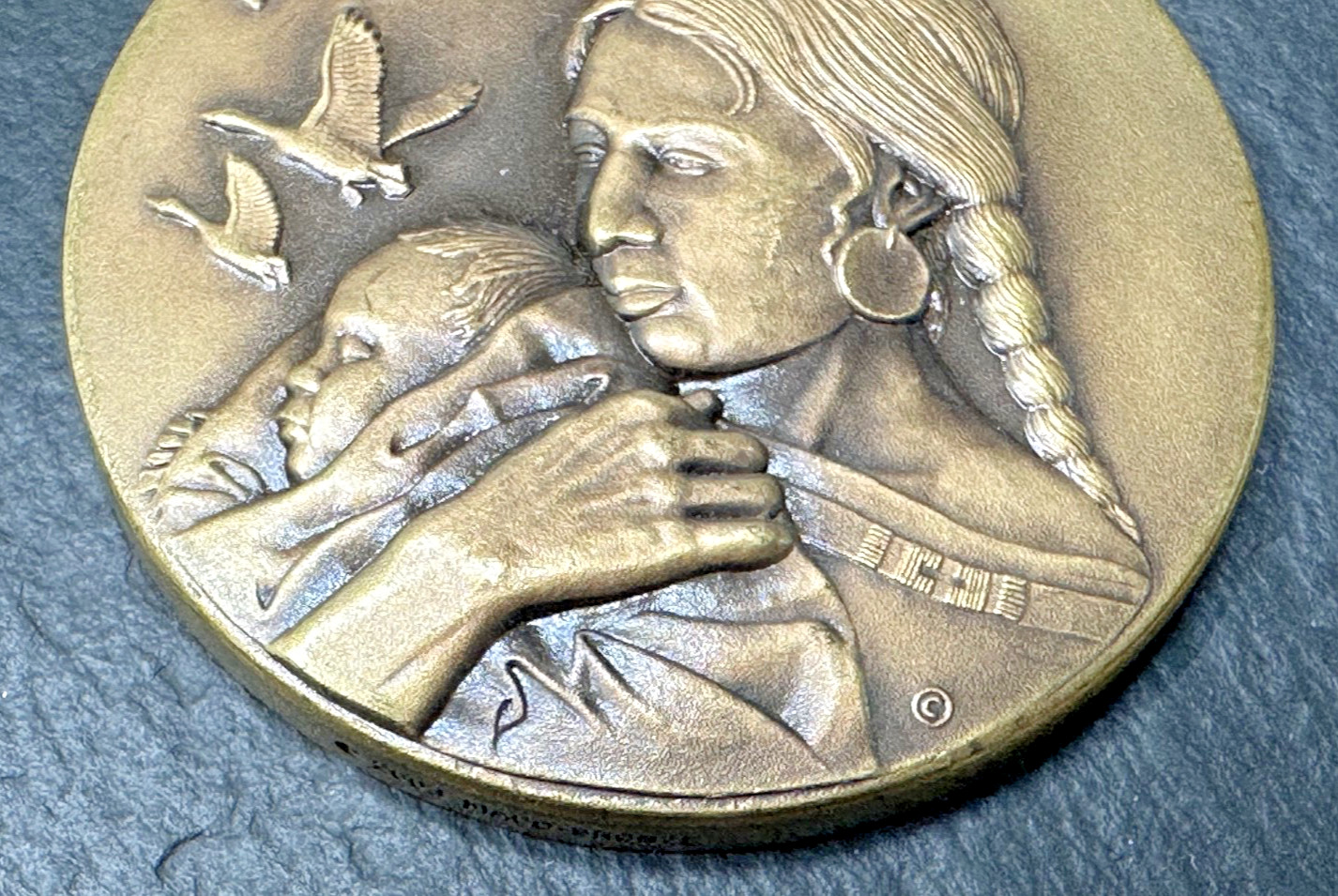 VERY RARE 2003 SACAJAWEA 1.5" MACO BRONZE PEACE MEDAL & MONTANA SUEDE POUCH M871