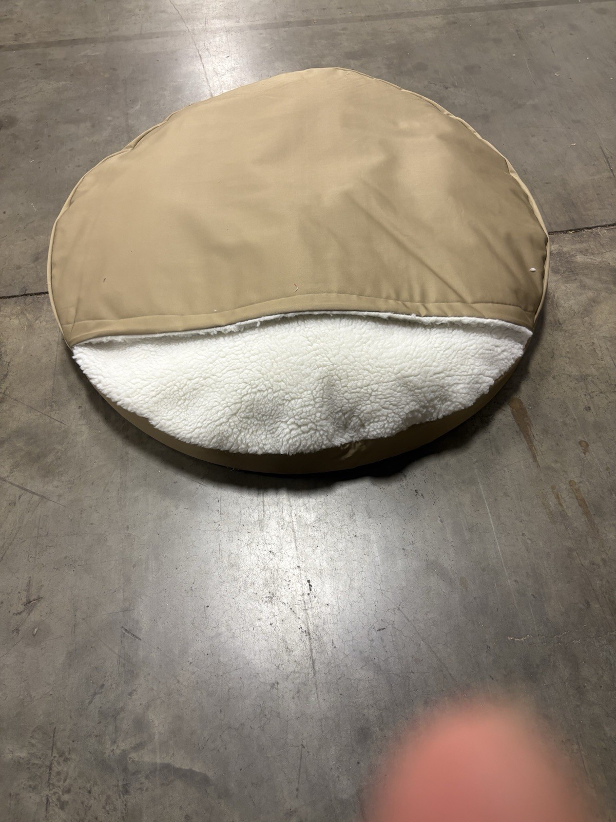 snoozer cozy cave dog bed Large 35” Khaki