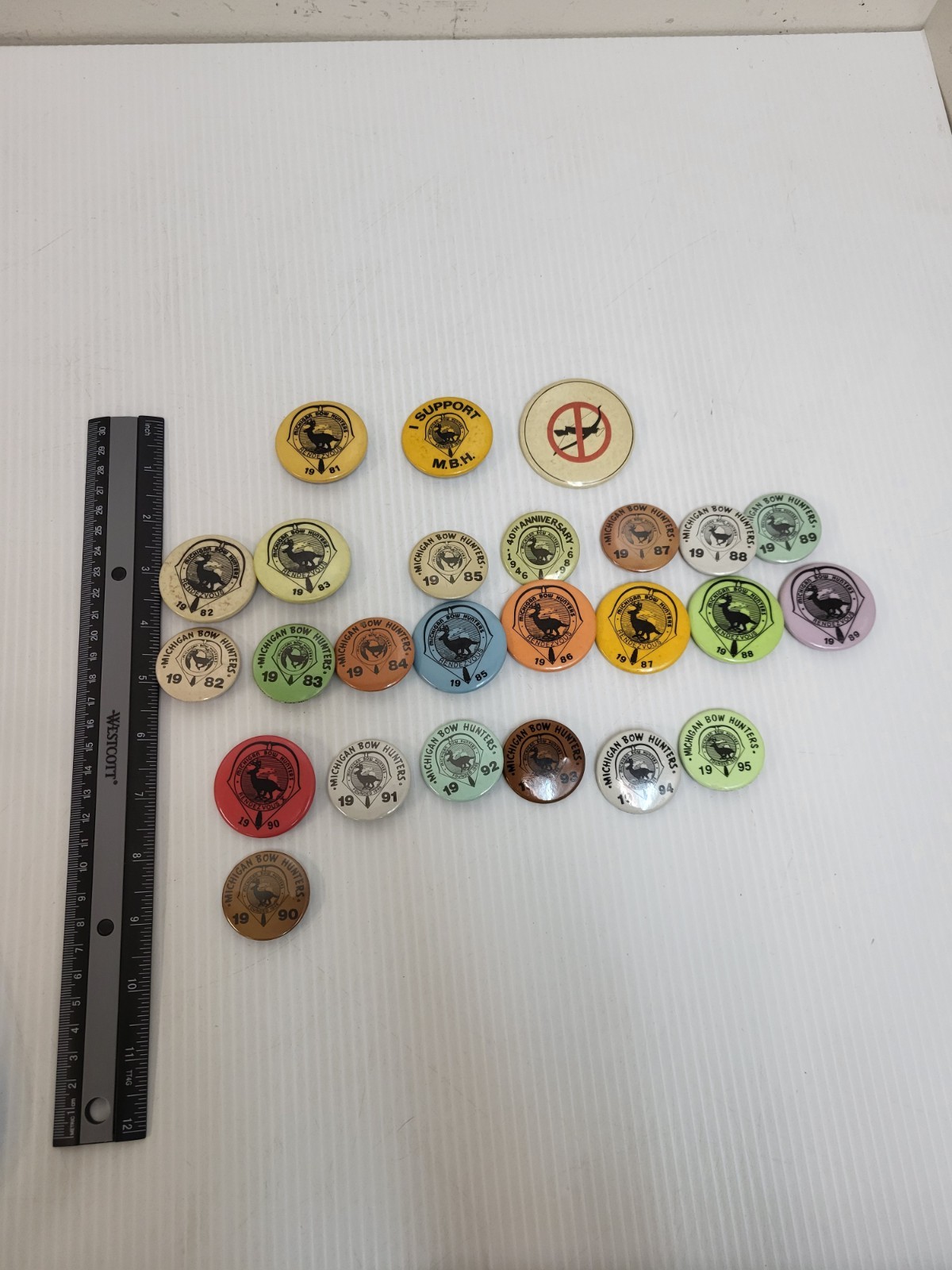 Group Of 25 Michigan Bow Hunters Buttons 80s And 90s