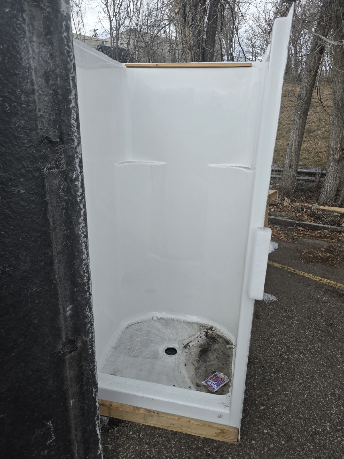 Lasco Bathware Shower Interior:36 x 36 x 77in Exterior:38 1⁄2 x 39 1⁄2 x 79in