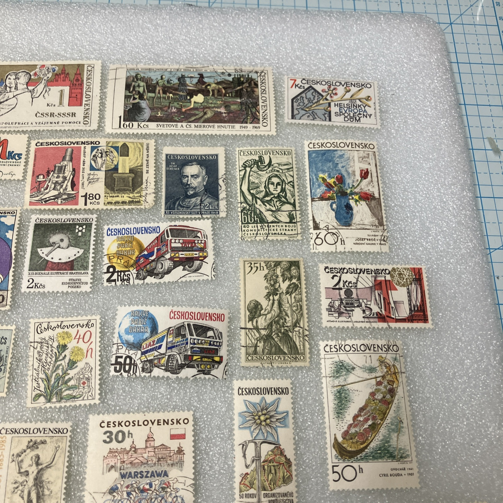 30 Vtg USED Czechoslovakia 1950-1990 Colorful Stamps, Nice Mixed Lot, $1 Ships.