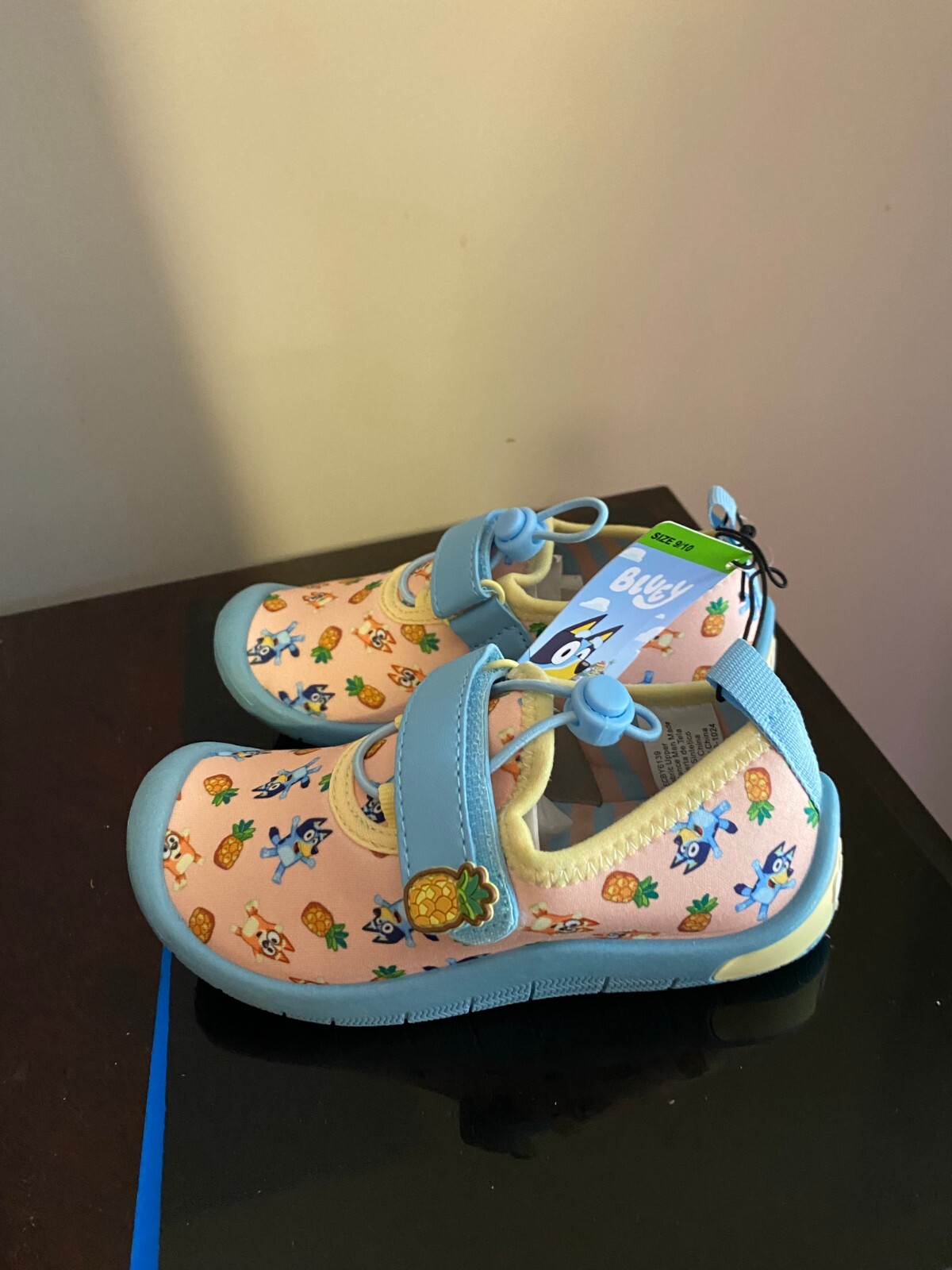 BRAND NEW TODDLER GIRLS SIZE 9/10 BLUEY WATER SHOES