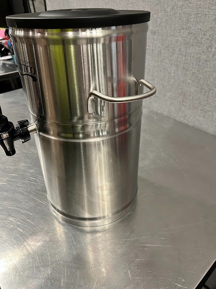 Avantco ITD2-GRD-MV 2 Gallon Round Iced Tea Dispenser with Stainless Steel Valve