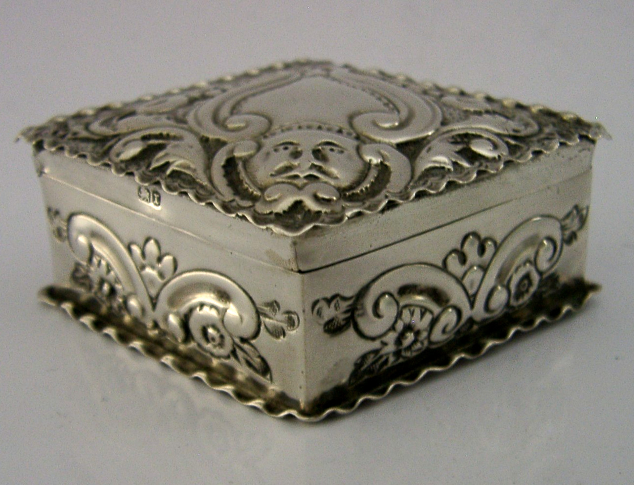 BEAUTIFUL VICTORIAN SOLID STERLING SILVER DIAMOND SHAPE BOX 1891 ANTIQUE