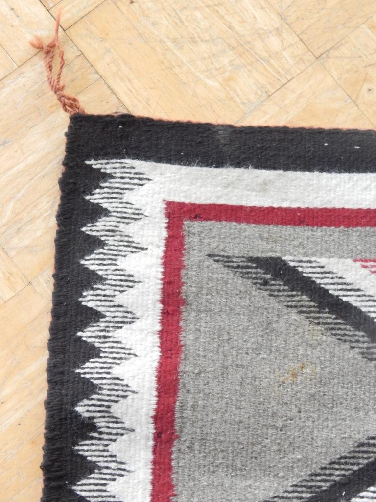 FINE WEAVE VINTAGE NAVAJO INDIAN 'CRYSTAL" RUG - NICE SIZE + VERY VISUAL DSGN